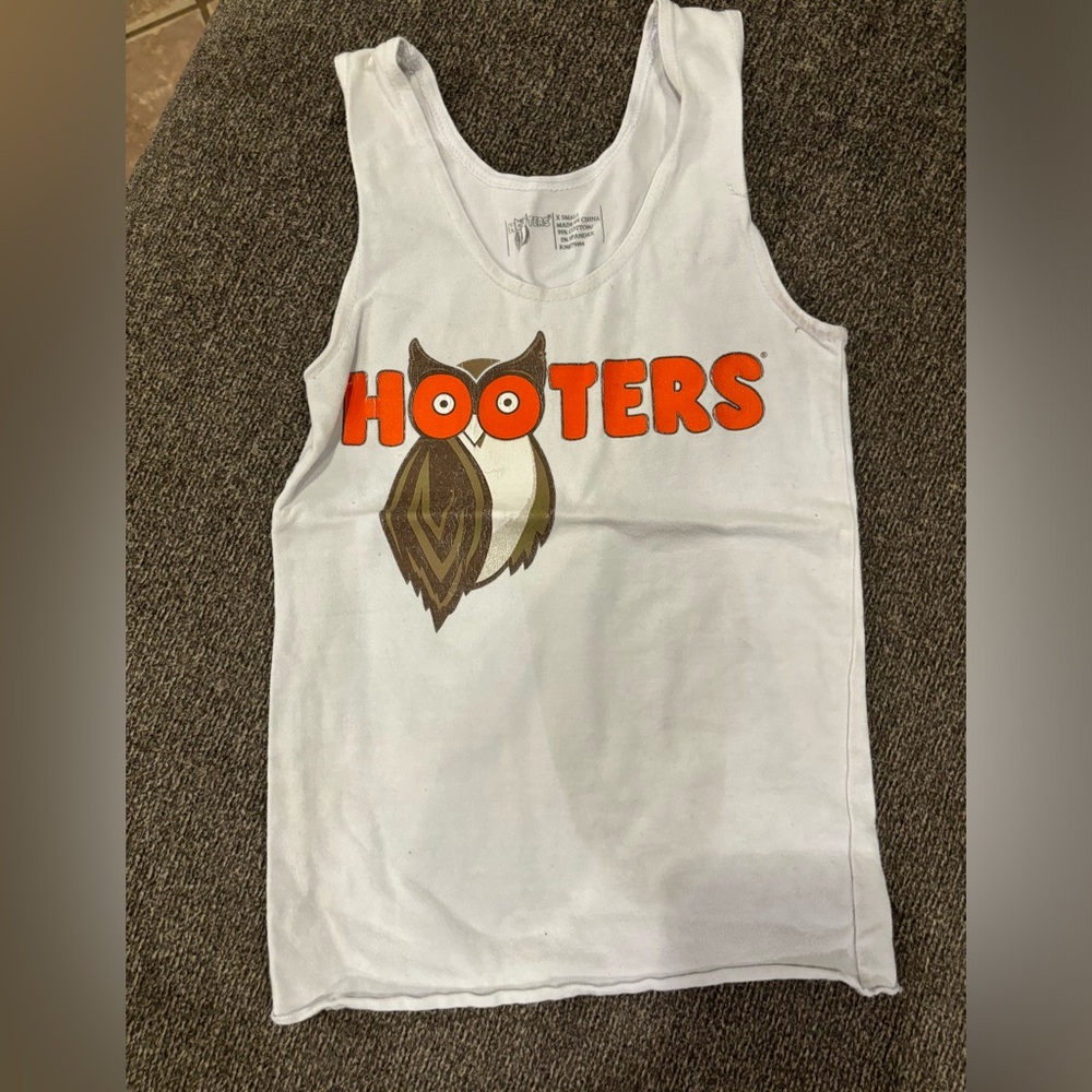 Hooters tank